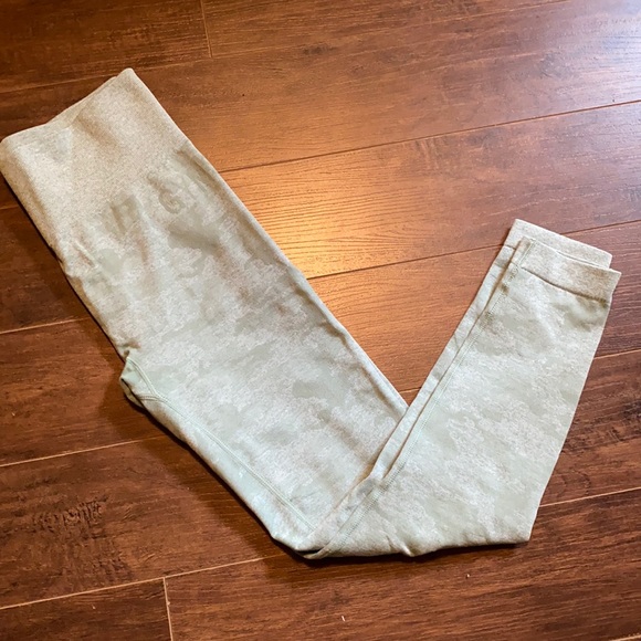 Gym shark Green Camo Leggings